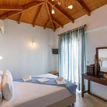 בית הארחה Voula 4*