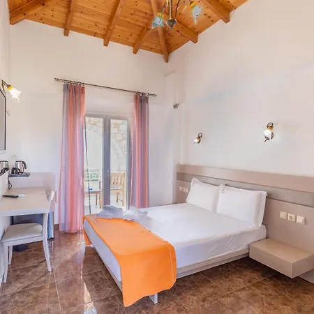 Voula בית הארחה 4*