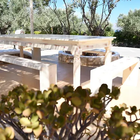 בית הארחה Voula 4*