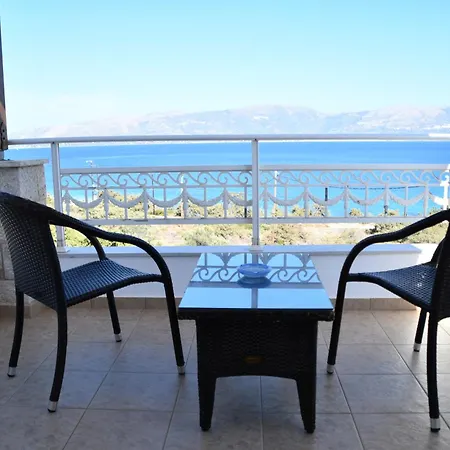 בית הארחה Voula 4*