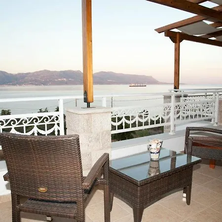 Voula Guest house 2*